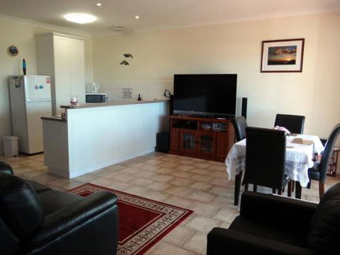 Close Encounters Bed & Breakfast - Great Ocean Road Tourism 3