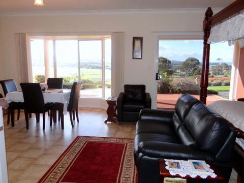 Close Encounters Bed & Breakfast - Great Ocean Road Tourism 4