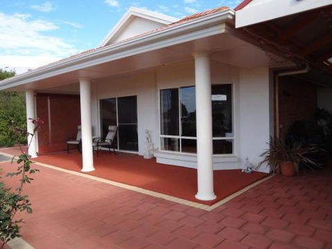 Close Encounters Bed & Breakfast - Great Ocean Road Tourism 0