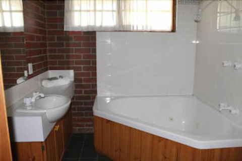 Aristocrat Waurnvale Motel - Great Ocean Road Tourism 4