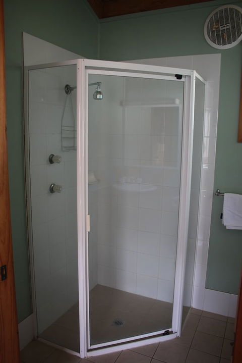 Lani's Holiday Island - Caravan Park - Great Ocean Road Tourism 5