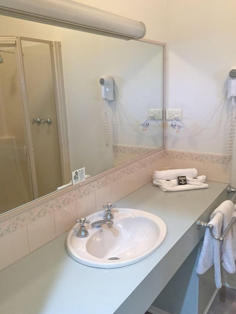 Deniliquin Country Club Motor Inn - Great Ocean Road Tourism 4