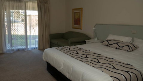 Deniliquin Country Club Motor Inn - Great Ocean Road Tourism 3