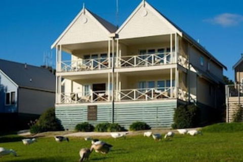 Lakeside Suites 1 - Great Ocean Road Tourism 0