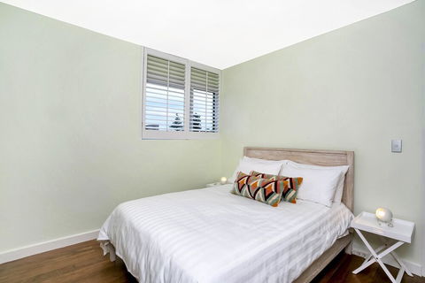 Beautiful 2 Bedroom Apartment Overlooking Manly Wharf MAN29 - Great Ocean Road Tourism 1