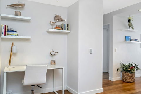 Beautiful 2 Bedroom Apartment Overlooking Manly Wharf MAN29 - Great Ocean Road Tourism 0
