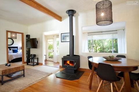 Stonewall Cottage For Two With Fireplace - Great Ocean Road Tourism 3