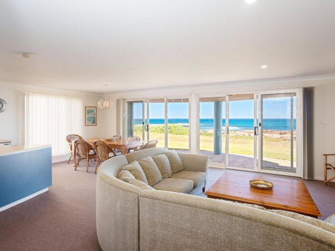 The Whale Watcher 1 / 6 Birubi Lane Waterfront Unit With Stunning Views Level Access - Great Ocean Road Tourism 4
