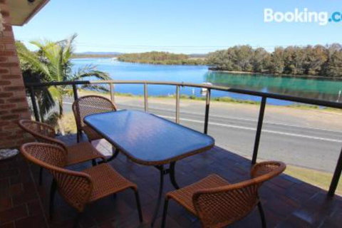 Braemar 7 On The Lake! - Great Ocean Road Tourism 0