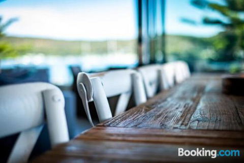 Beauty On Booker Bay - Great Ocean Road Tourism 3