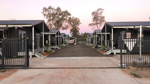 Sunshine Gardens Bourke Resort - Great Ocean Road Tourism 1