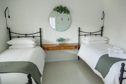 The Rested Guest 3 Bedroom Cottage West Wyalong - Great Ocean Road Tourism 5