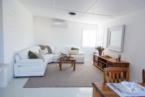The Rested Guest 3 Bedroom Cottage West Wyalong - Great Ocean Road Tourism 3