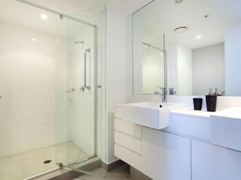 Panoramic Views At Sub Penthouse Apt - Great Ocean Road Tourism 3