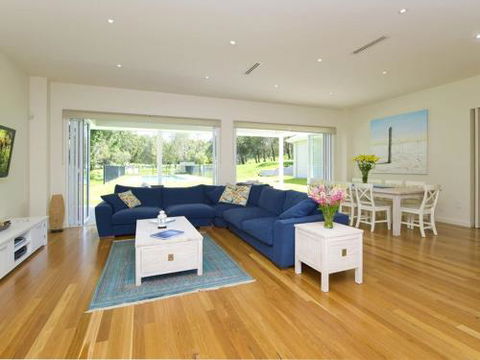 Echo Beach House 16 Reflections Dr Luxurious House With Magnificent Pool & Ducted Air - Great Ocean Road Tourism 5