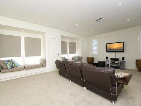 Echo Beach House 16 Reflections Dr Luxurious House With Magnificent Pool & Ducted Air - Great Ocean Road Tourism 3