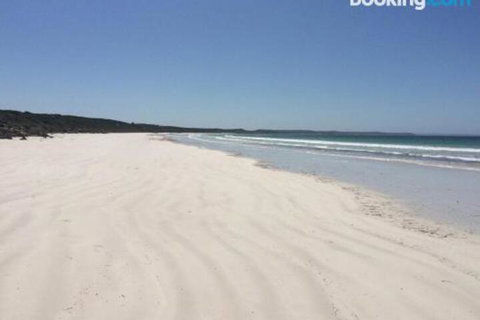 DEstrees Bay Beach House - Great Ocean Road Tourism 3