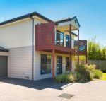 Beachside Villa Cowes - Great Ocean Road Tourism