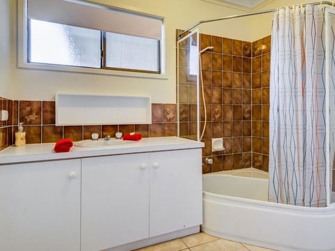 Cuttriss By The Beach - Great Ocean Road Tourism 4