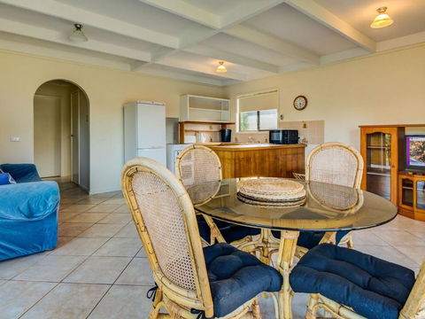 Cuttriss By The Beach - Great Ocean Road Tourism 5