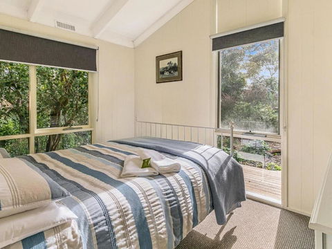 Hakea Bush Cabin - Great Ocean Road Tourism 3