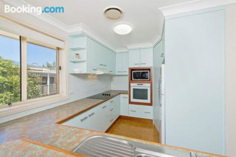 SEASCAPE An Enticing Lakeside Escape - Great Ocean Road Tourism 0