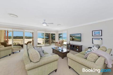 SEASCAPE An Enticing Lakeside Escape - Great Ocean Road Tourism 3