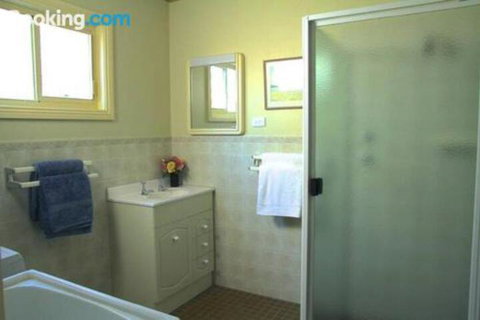 Schoolhouse Cottage American River - Great Ocean Road Tourism 5