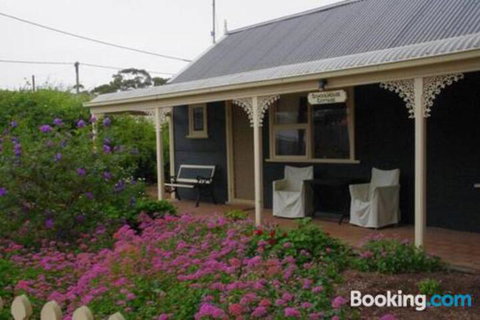 Schoolhouse Cottage American River - Great Ocean Road Tourism 3