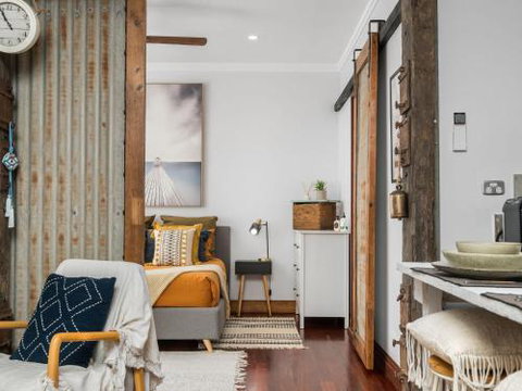 Black Beauty Studio - Great Ocean Road Tourism 0