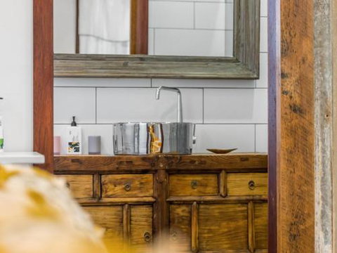 Black Beauty Studio - Great Ocean Road Tourism 1