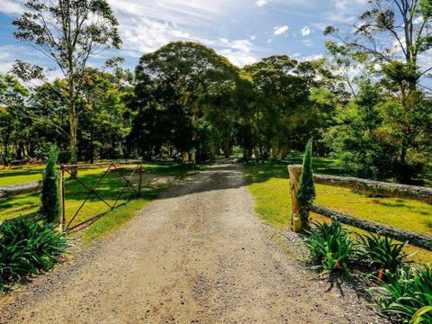 THE ANGAS CARRIAGE Alpine Southern Highlands 4pm Check Out On Sundays - Great Ocean Road Tourism 6