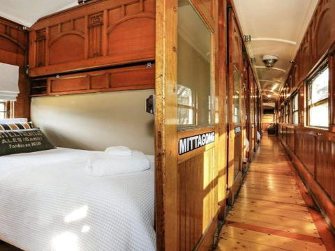 THE ANGAS CARRIAGE Alpine Southern Highlands 4pm Check Out On Sundays - Great Ocean Road Tourism 2