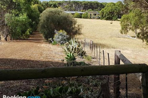 The Old Picnic Ground At Ironstone B & B - Great Ocean Road Tourism 5
