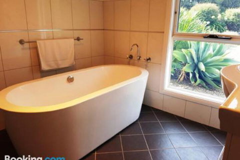 The Old Picnic Ground At Ironstone B & B - Great Ocean Road Tourism 1