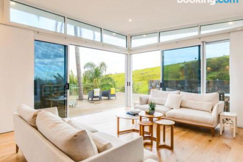 BLUE WATERS Gerringong 4pm Check Out Sundays - Great Ocean Road Tourism 1