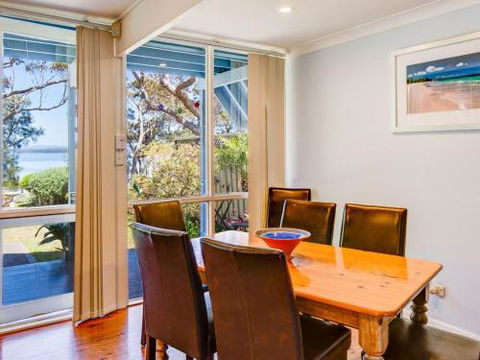 SORRENTO LAKESIDE Sanctuary Point 4pm Check Out Sundays - Great Ocean Road Tourism 3