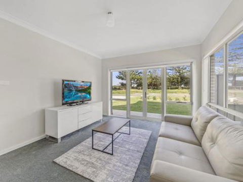 SEA MIST Gerringong 4pm Check Out Sundays - Great Ocean Road Tourism 2