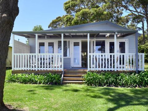 The Waterfront House 4pm Check Out Sundays - Great Ocean Road Tourism 0