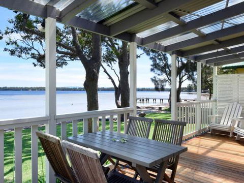 The Waterfront House 4pm Check Out Sundays - Great Ocean Road Tourism 1