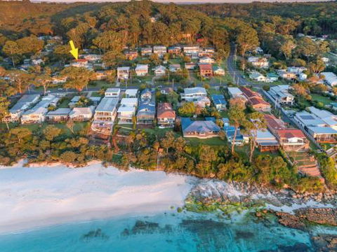 Sandals At The Bay Downstairs 4pm Check Out Sundays - Great Ocean Road Tourism 0