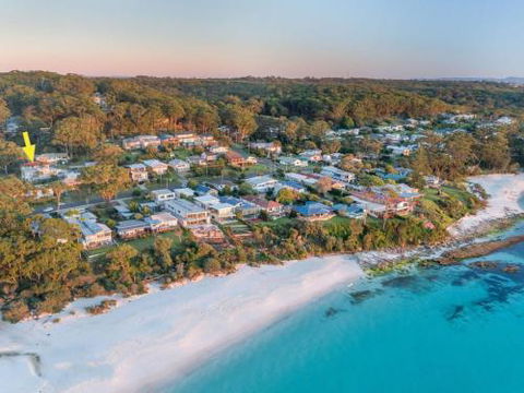 Sandals At The Bay Downstairs 4pm Check Out Sundays - Great Ocean Road Tourism 5