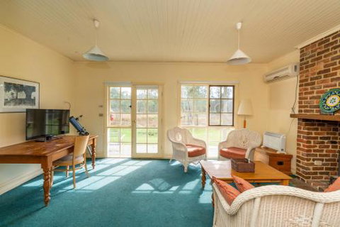 Acheron Valley Lakefront Cottages - Great Ocean Road Tourism 6