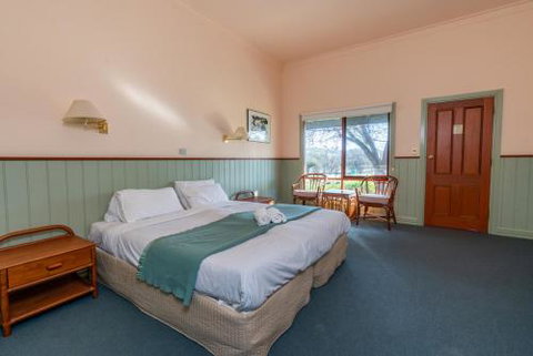 Acheron Valley Lakefront Cottages - Great Ocean Road Tourism 0
