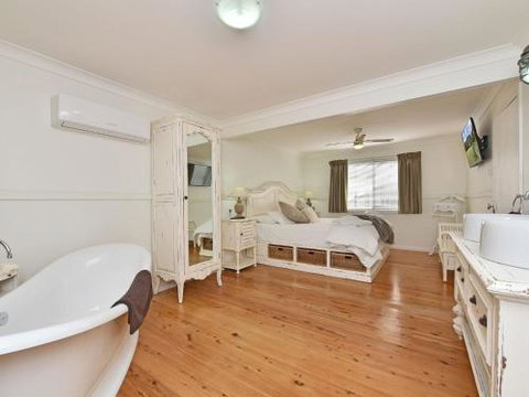 Olive Grove Villa 3 Suite With Large Bath - Great Ocean Road Tourism 2