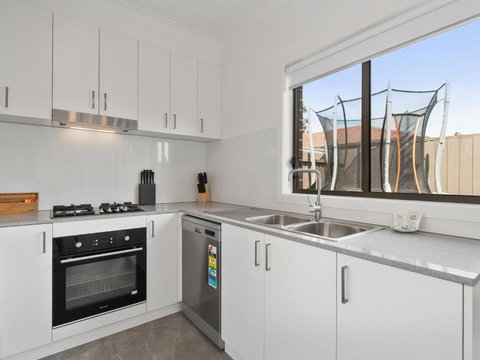 Rosebud Beachside Gem - Great Ocean Road Tourism 3