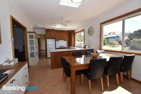 Miramar At Penneshaw KI - Great Ocean Road Tourism 0