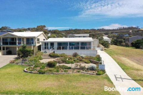 Miramar At Penneshaw KI - Great Ocean Road Tourism 1