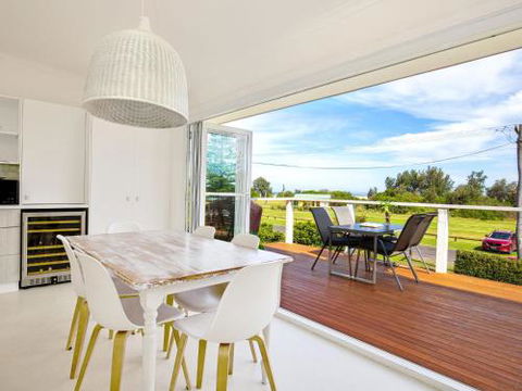 Arklow I Pet Friendly With Ocean Views - Great Ocean Road Tourism 0