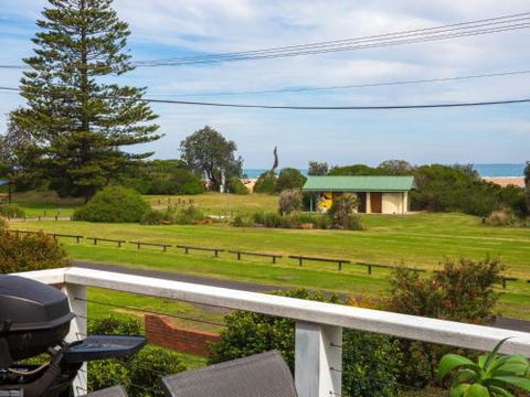 Arklow I Pet Friendly With Ocean Views - Great Ocean Road Tourism 3